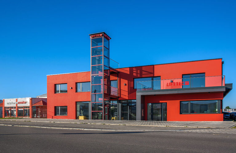 Plattformaufzug-BA4000Z-für-Außen-LiftTec-Titelbild